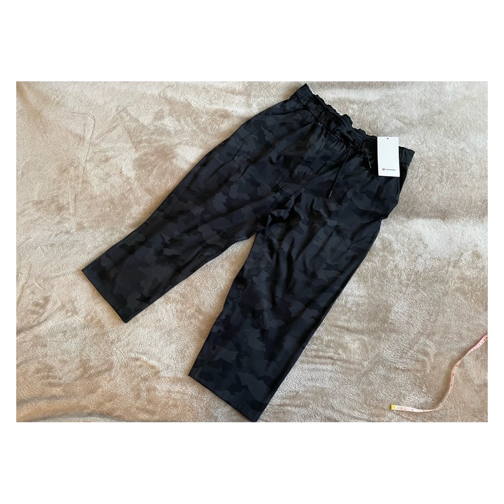 Lululemon Stretch High-Rise Cropped Pants/Heritage 365 Camo Deep Coal Multi/ NWT